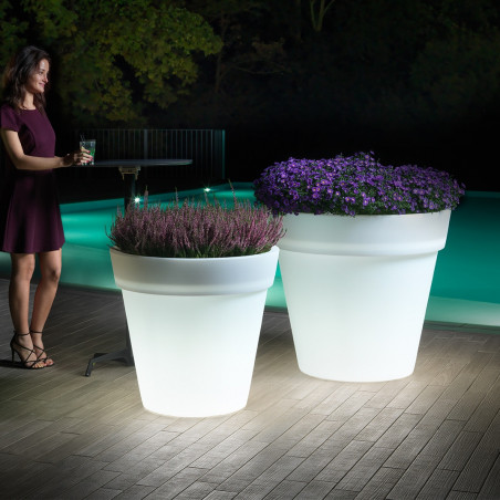 Vases with lights inside: outdoor furniture | Arredinitaly
